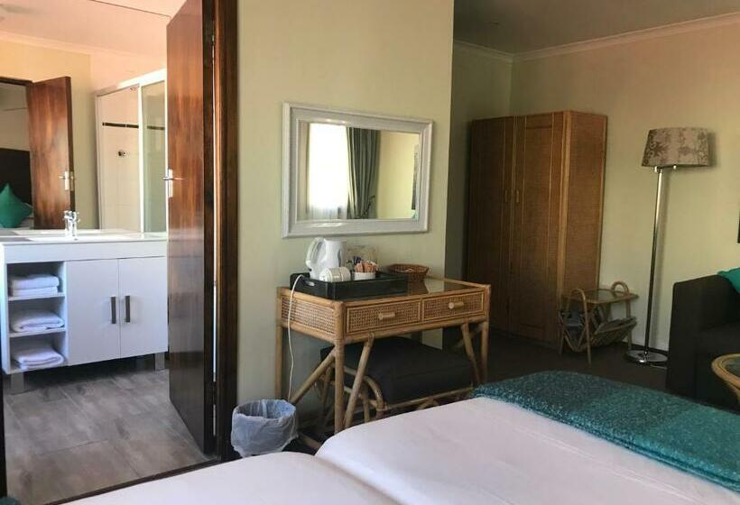 スーペリアトリプルルーム, Olaf S Guest House Solar Installed