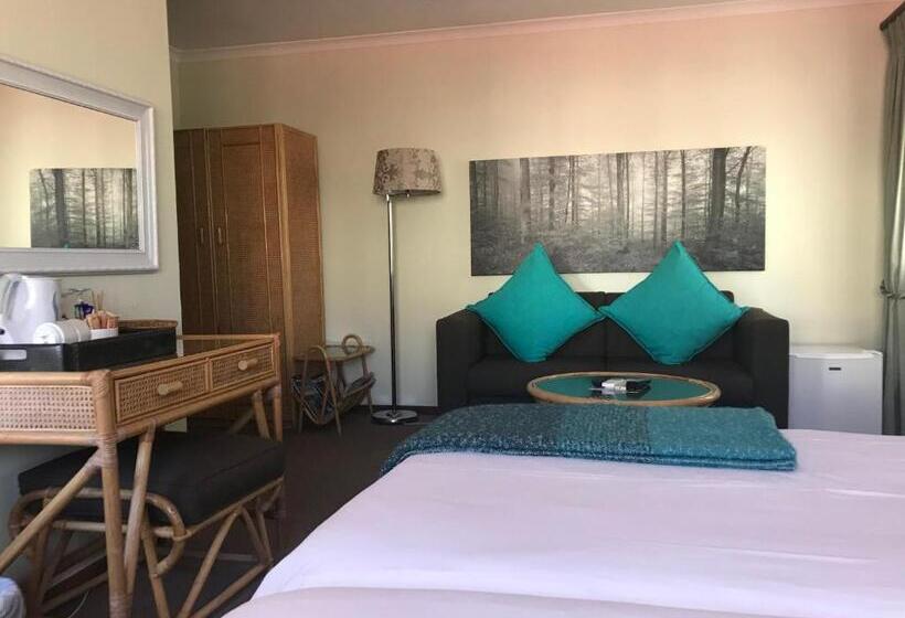 スーペリアトリプルルーム, Olaf S Guest House Solar Installed