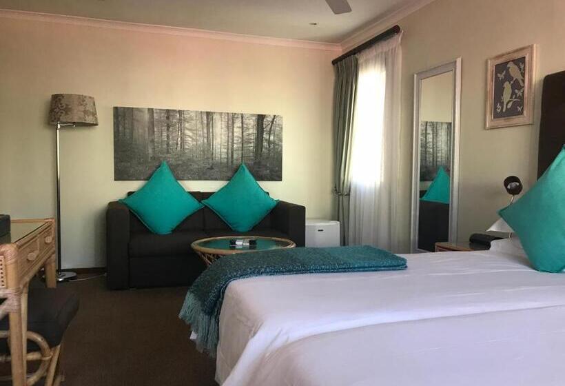 スーペリアトリプルルーム, Olaf S Guest House Solar Installed