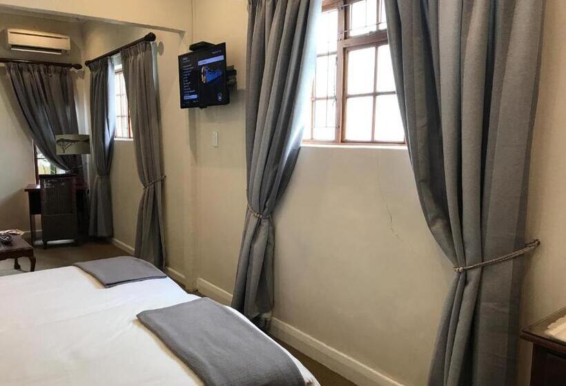 スタンダードトリプルルーム, Olaf S Guest House Solar Installed