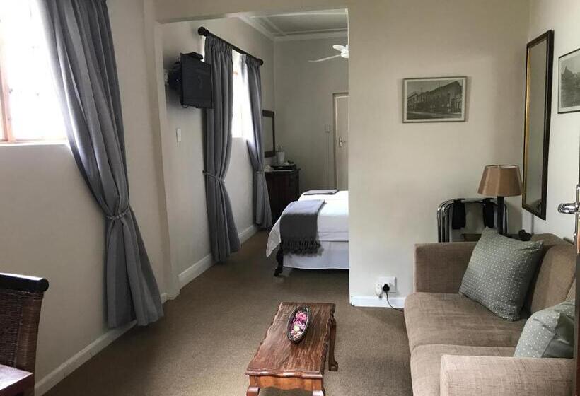 スタンダードトリプルルーム, Olaf S Guest House Solar Installed