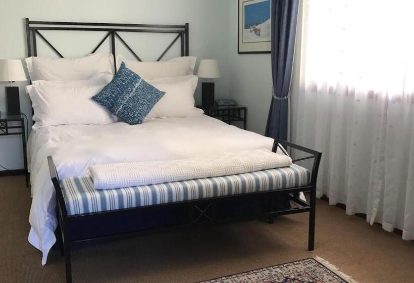 スタンダードルーム, Olaf S Guest House Solar Installed