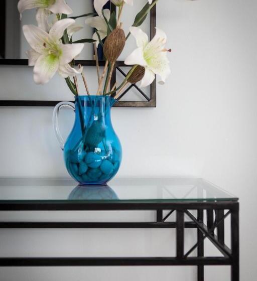 スタンダードルーム, Olaf S Guest House Solar Installed