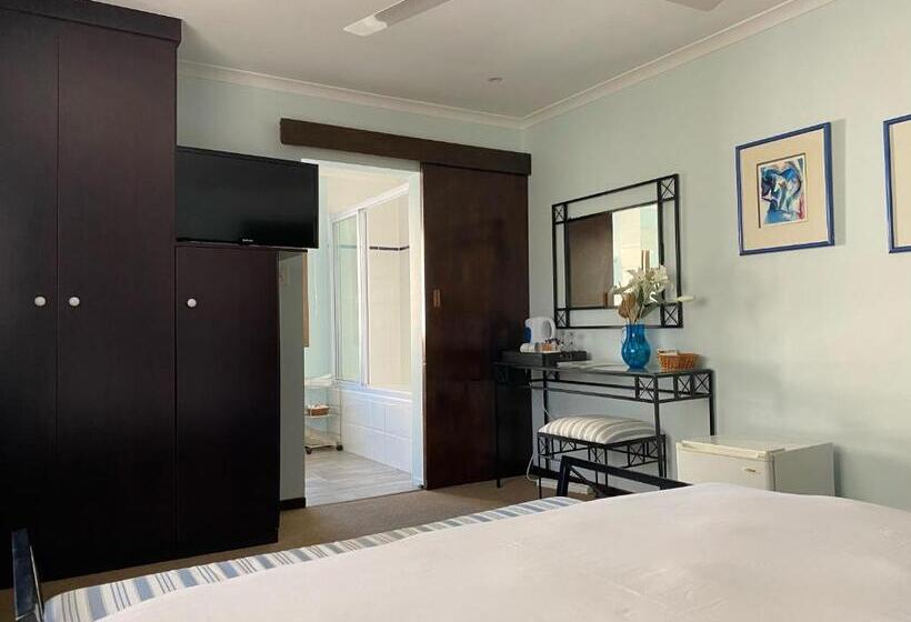 スタンダードルーム, Olaf S Guest House Solar Installed