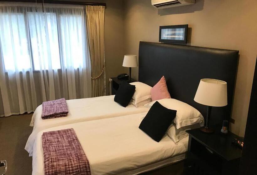 スーペリアールーム, Olaf S Guest House Solar Installed