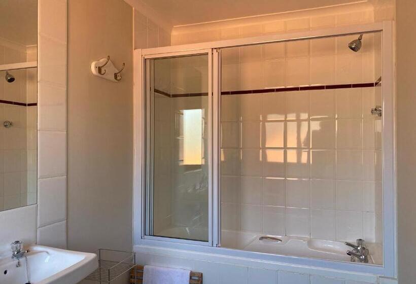 スーペリアールーム, Olaf S Guest House Solar Installed