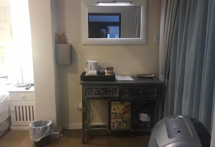 スタンダードルーム, Olaf S Guest House Solar Installed