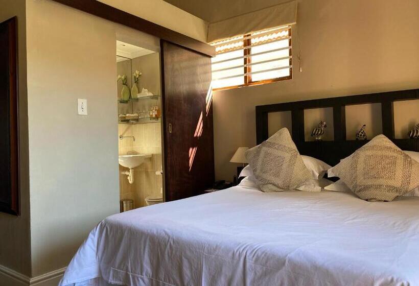 テラス付きスタンダードルーム, Olaf S Guest House Solar Installed