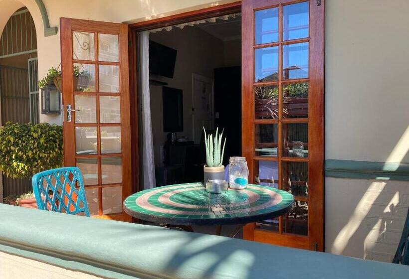 テラス付きスタンダードルーム, Olaf S Guest House Solar Installed