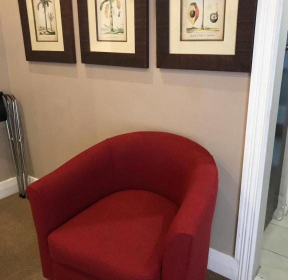 １階のスーペリアルーム, Olaf S Guest House Solar Installed