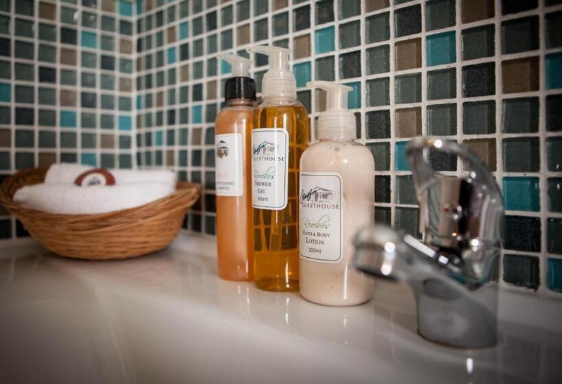 １階のスーペリアルーム, Olaf S Guest House Solar Installed