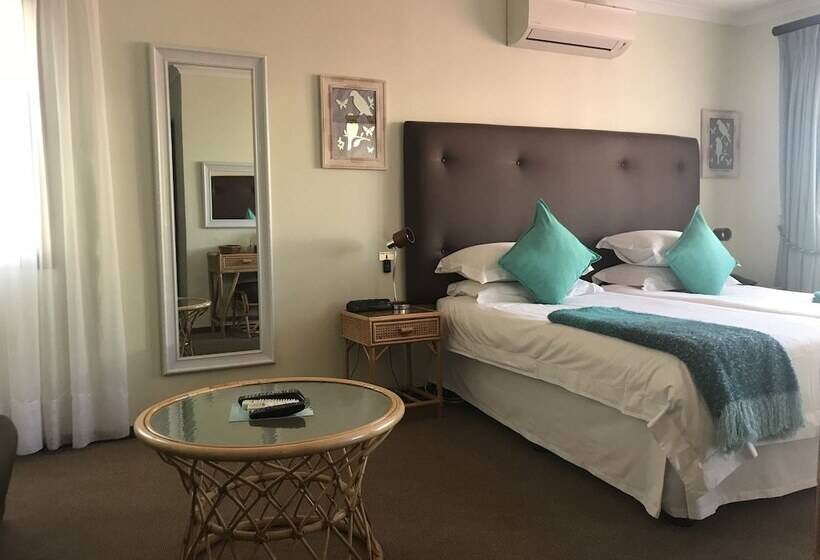 スーペリアトリプルルーム, Olaf S Guest House Solar Installed