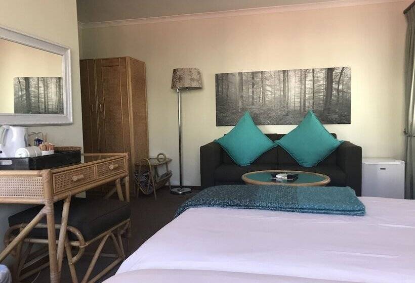 スーペリアトリプルルーム, Olaf S Guest House Solar Installed