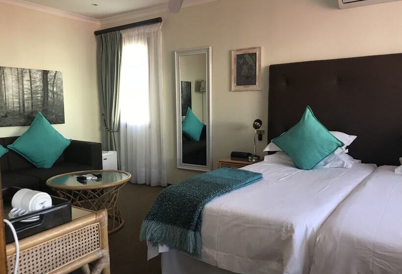 スーペリアトリプルルーム, Olaf S Guest House Solar Installed