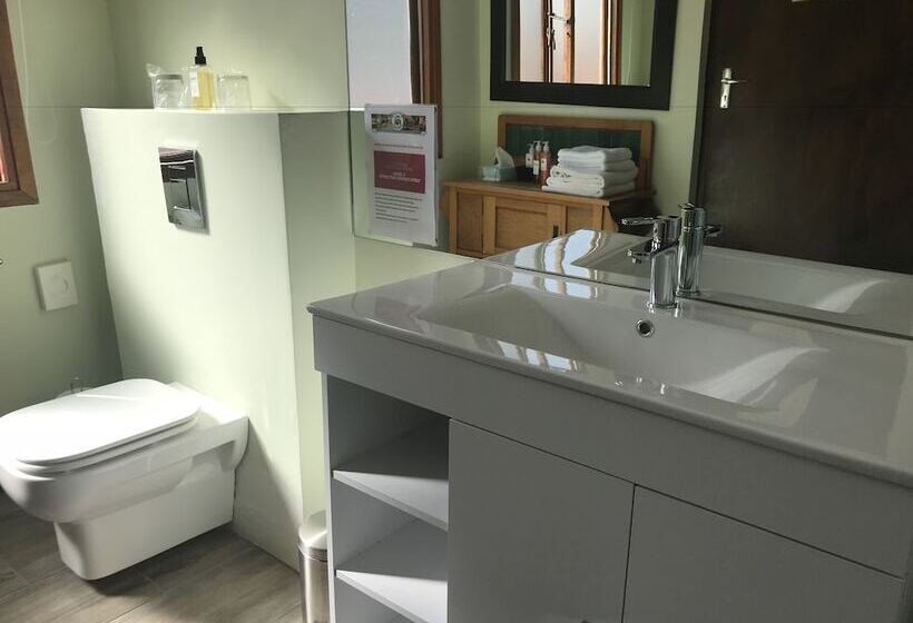 スーペリアトリプルルーム, Olaf S Guest House Solar Installed