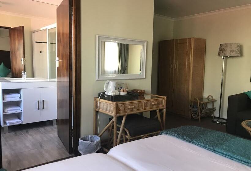 スーペリアトリプルルーム, Olaf S Guest House Solar Installed