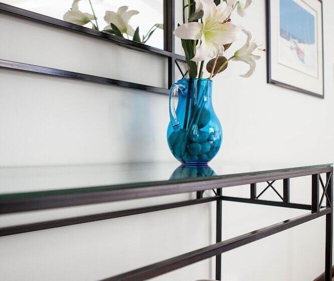 スタンダードルーム, Olaf S Guest House Solar Installed