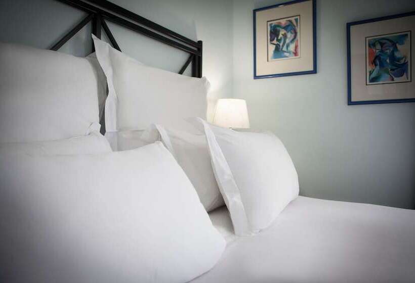 スタンダードルーム, Olaf S Guest House Solar Installed