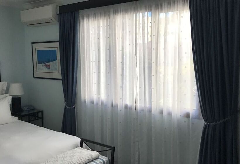 スタンダードルーム, Olaf S Guest House Solar Installed