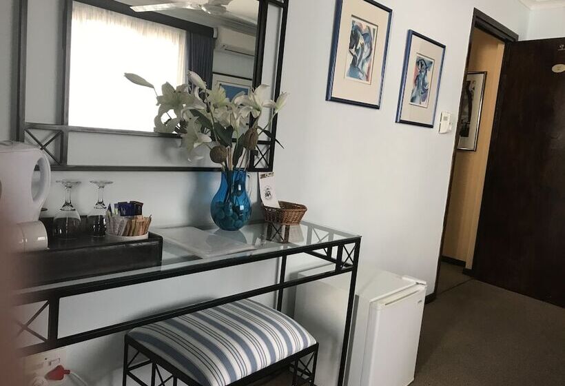 スタンダードルーム, Olaf S Guest House Solar Installed