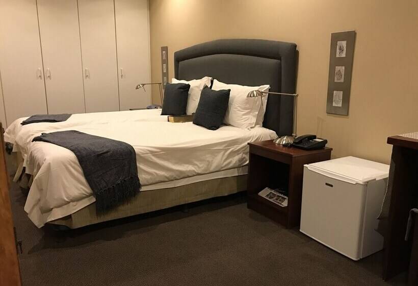 スタンダードルーム, Olaf S Guest House Solar Installed