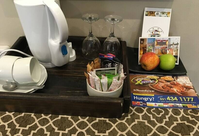 スタンダードルーム, Olaf S Guest House Solar Installed