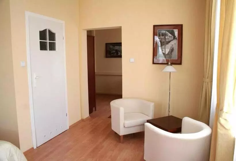Standard Neljän Hengen Huone, Scsk żurawia