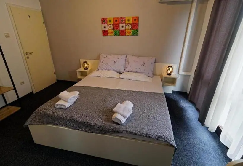 ファミリールーム, Meliores Rooms & Restaurant