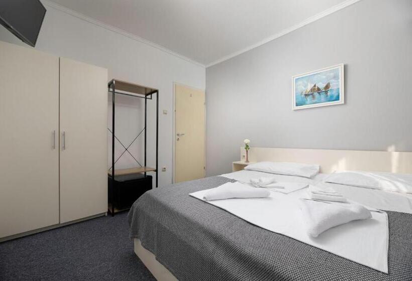 غرفة عائلية, Meliores Rooms & Restaurant