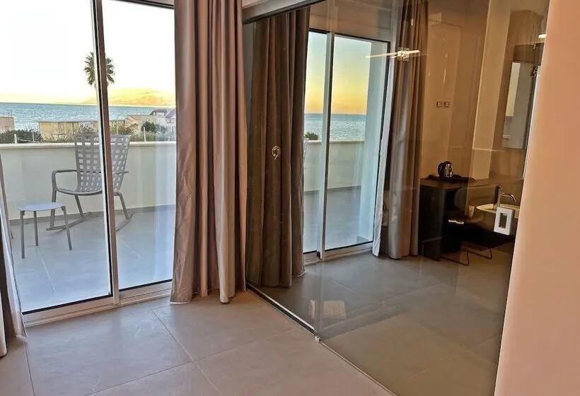 オーシャンビュージュニアスイート, Resort La Battigia Beach & Spa
