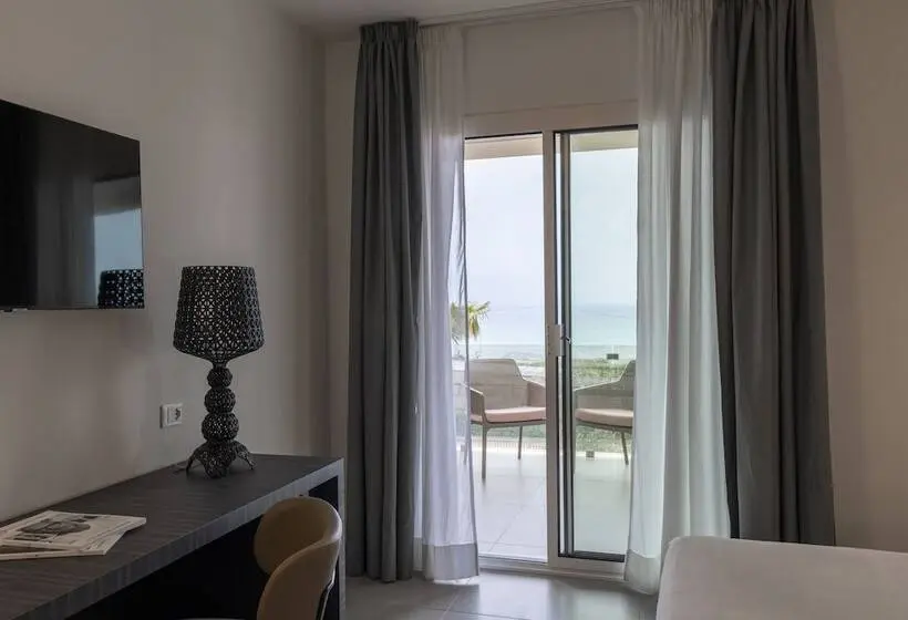 オーシャンビュージュニアスイート, Resort La Battigia Beach & Spa