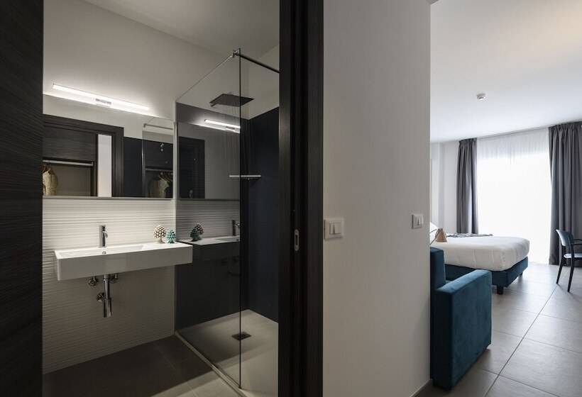 Трехместный Номер Deluxe Вид на Море, Resort La Battigia Beach & Spa