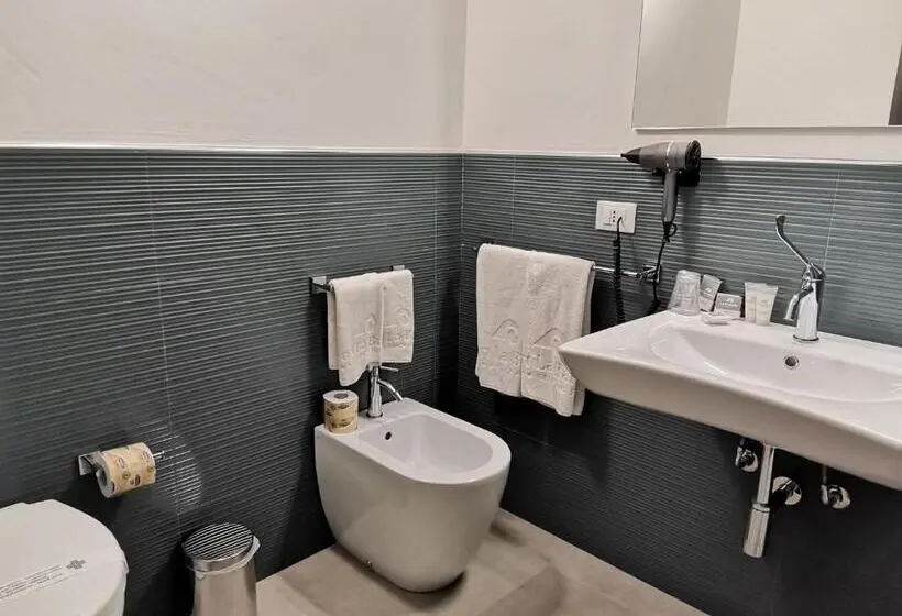 庭の見えるスタンダードトリプルルーム, Resort La Battigia Beach & Spa