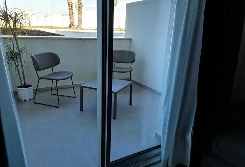 庭の見えるスタンダードトリプルルーム, Resort La Battigia Beach & Spa