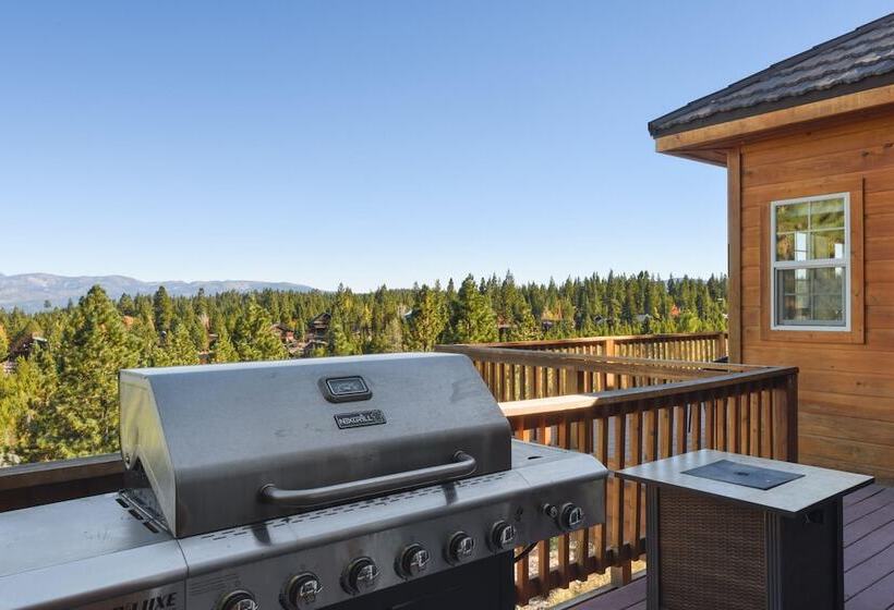 침실 1개 주택, Hilltop Hideaway W/ Game Room & Forest Views!