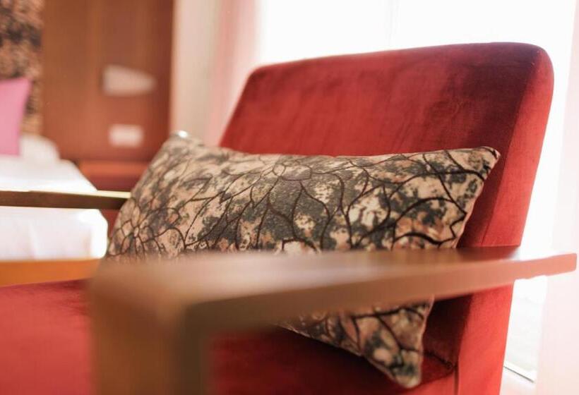 חדר סופריור נוף לבריכה, Garni Toscanina   Adults Only