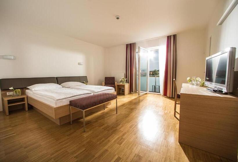 חדר סופריור נוף לבריכה, Garni Toscanina   Adults Only