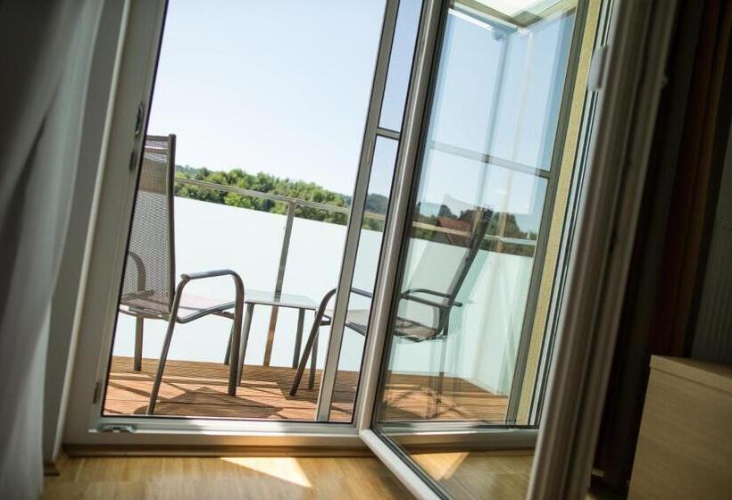 חדר סופריור נוף לבריכה, Garni Toscanina   Adults Only