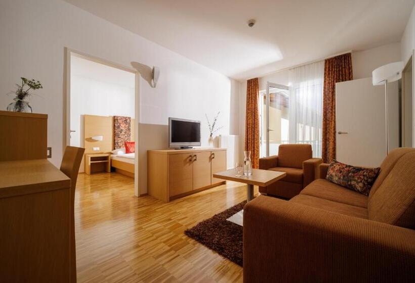 סוויטת ג'וניור עם מרפסת, Garni Toscanina   Adults Only