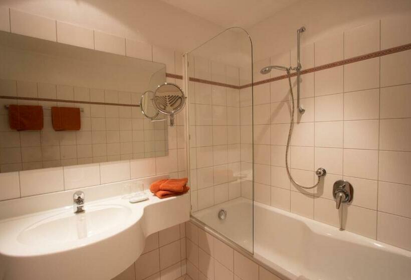 חדר משפחתי, Haflingerhof