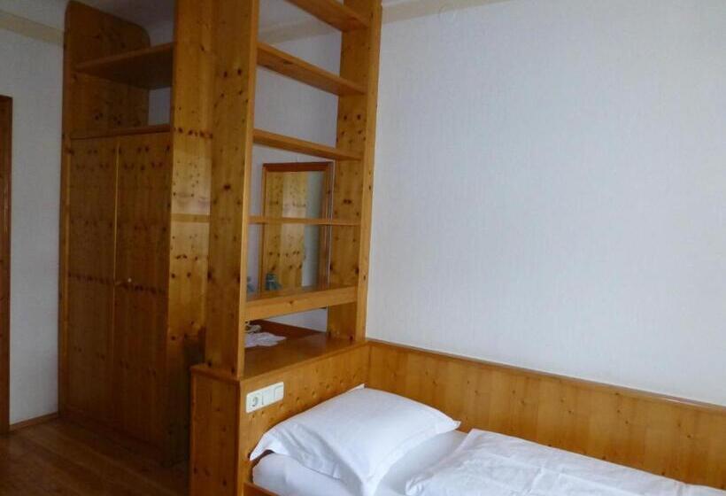 غرفة قياسية فردية, Puttererseehof