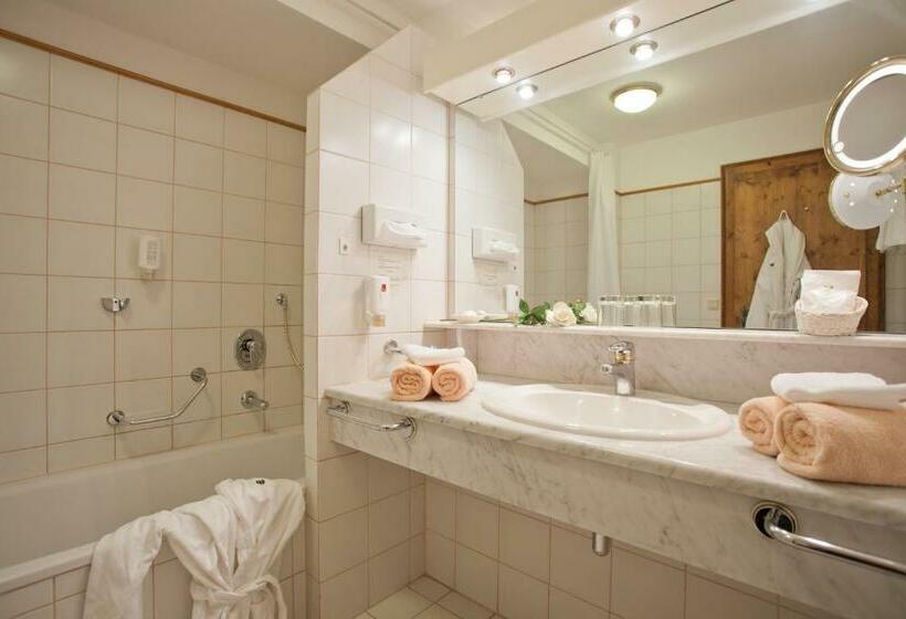 Номер Стандарт, Das Traditionshotel Schwarzer Adler