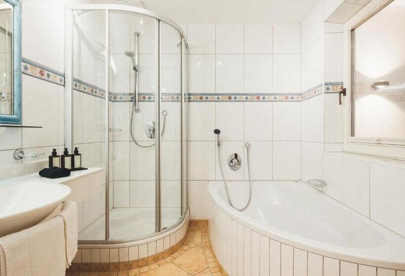 Полулюкс с Балконом, Tirolerhof 4 Sterne Superior