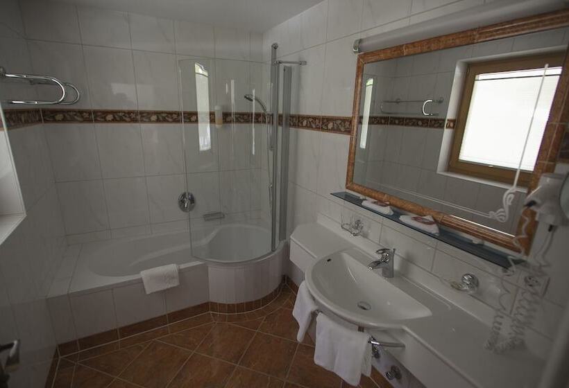 Perhehuone, Tirolerhof 4 Sterne Superior