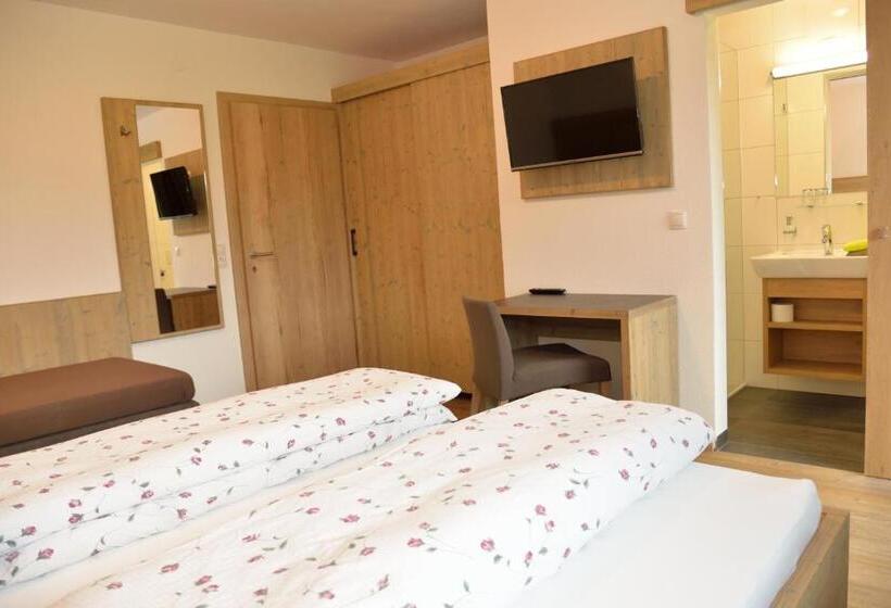 バルコニー付きスタンダードトリプルルーム, Klausnerhof