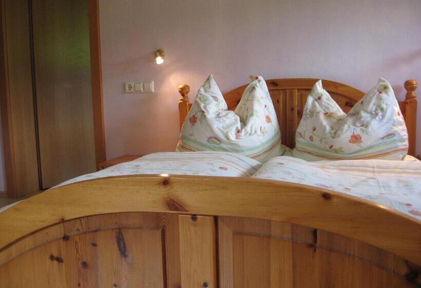 スタンダード4人部屋, Maiburger