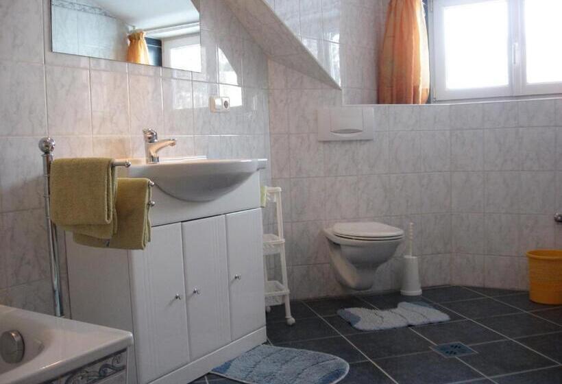 スタンダード4人部屋, Maiburger