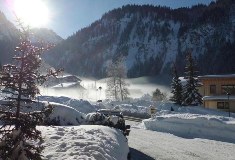 발코니가 있는 2 베드룸 아파트, Alpina Appartements