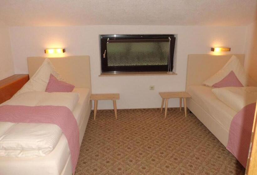 발코니가 있는 2 베드룸 아파트, Alpina Appartements