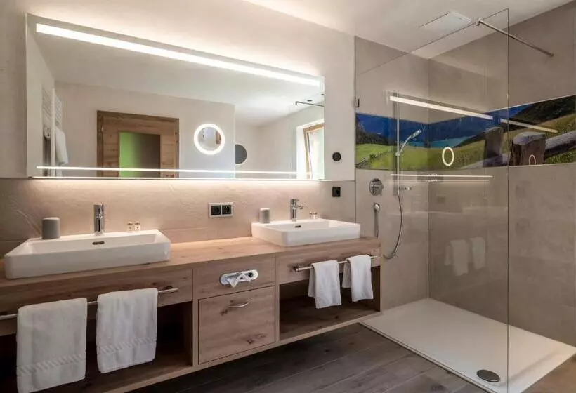 山の見えるジュニアスイート, Seehotel St Hubertus